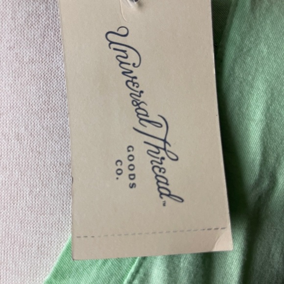 Universal Thread Light Green V-Neck Short Sleeve Tee - Picture 4 of 5